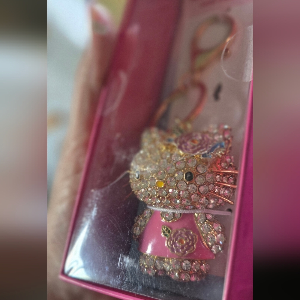 Hello Kitty Pave Rhinestone Bag Charm Keyring, New In Box - Picture 3 of 3